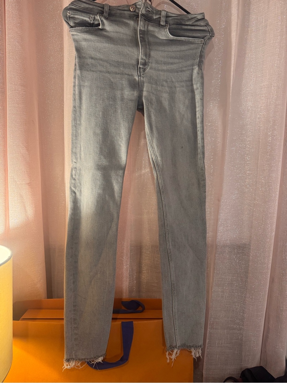 Zara Women's Skinny Jeans in Light Gray Wash
